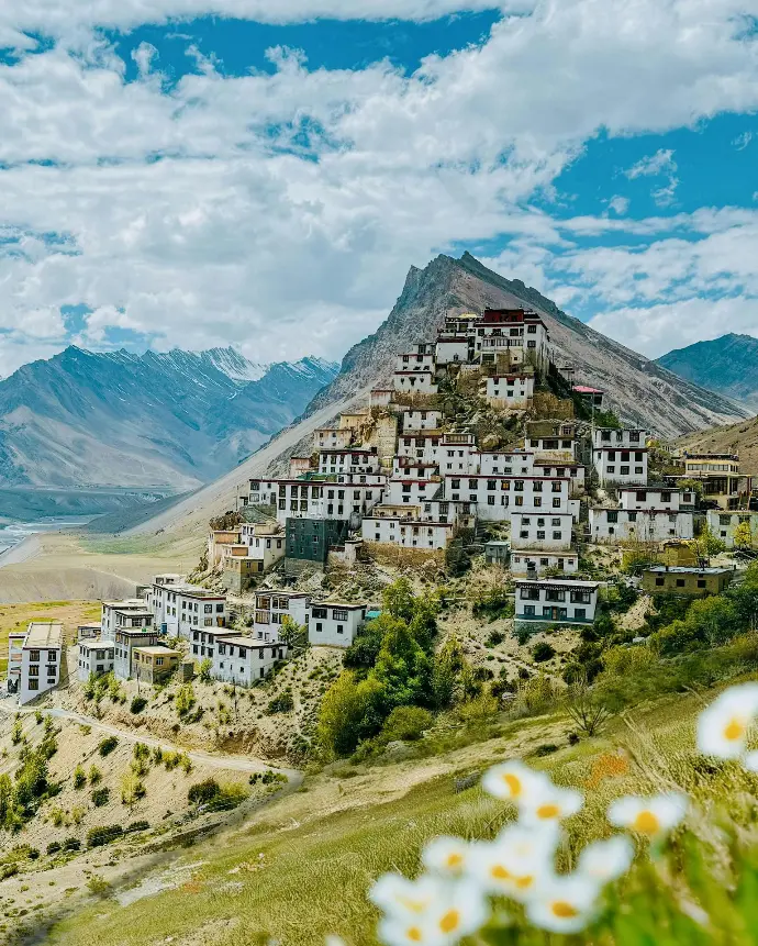 Spiti Rugged Valley View | Mountain Junkey Rugged Spiti valley with river flowing through rocky mountain landscape – Mountain Junkey